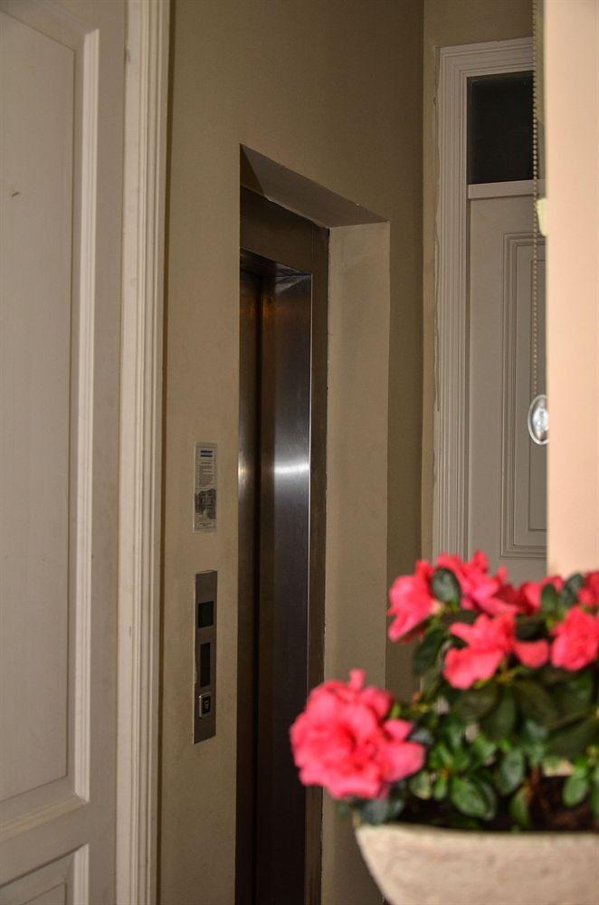 Omer Hayyam Suites Aparthotel 3*