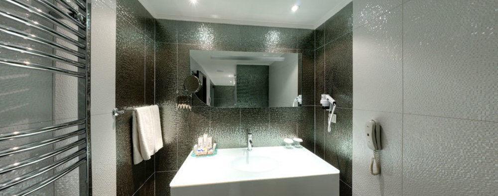Adela Hotel 4*