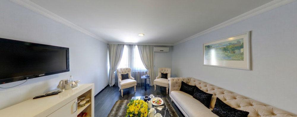 Adela Hotel