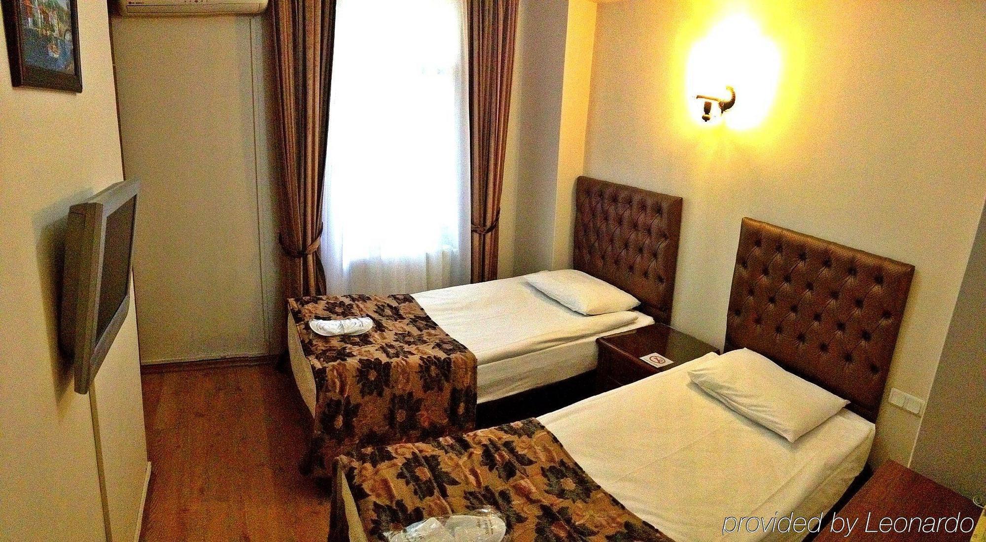 Sultan's 3*