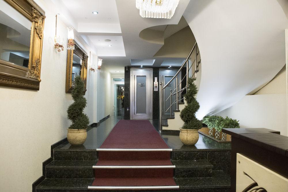 Zoe Hotel 3*