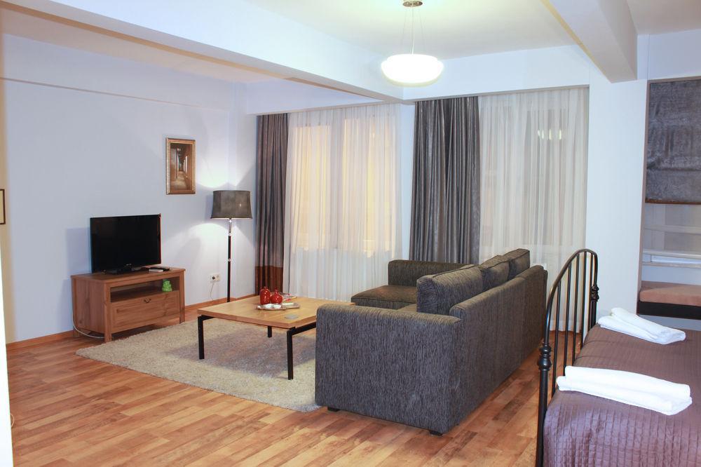 212 Aparthotel 4*