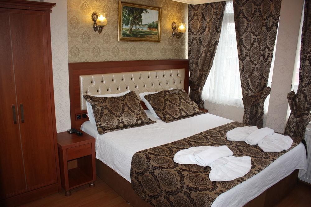 Big Apple Hostel *