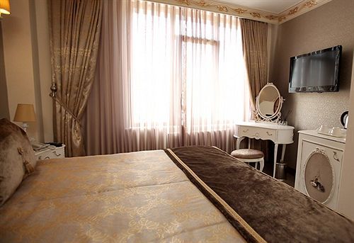 Aly Port Hotel