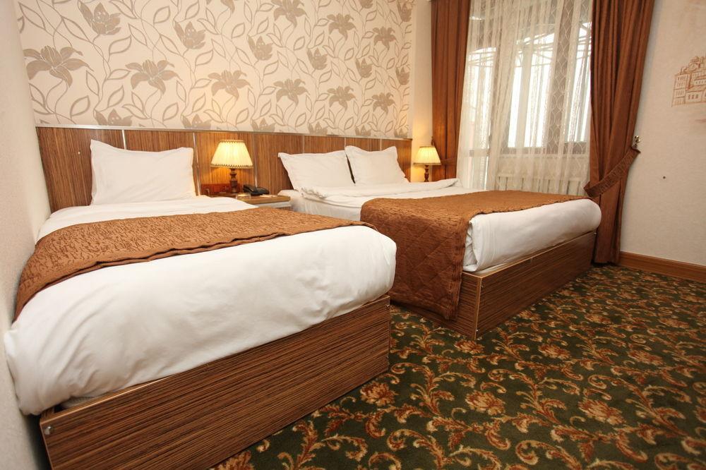 Town Hotel 3*