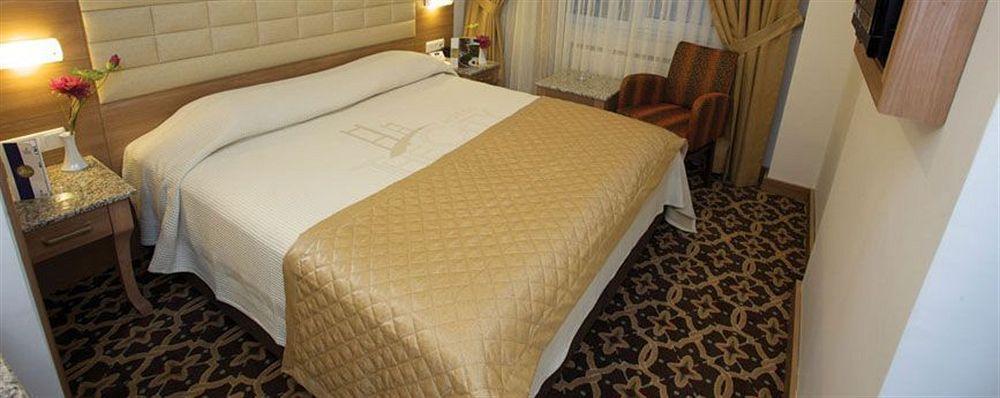 City Hotel Otel 3*