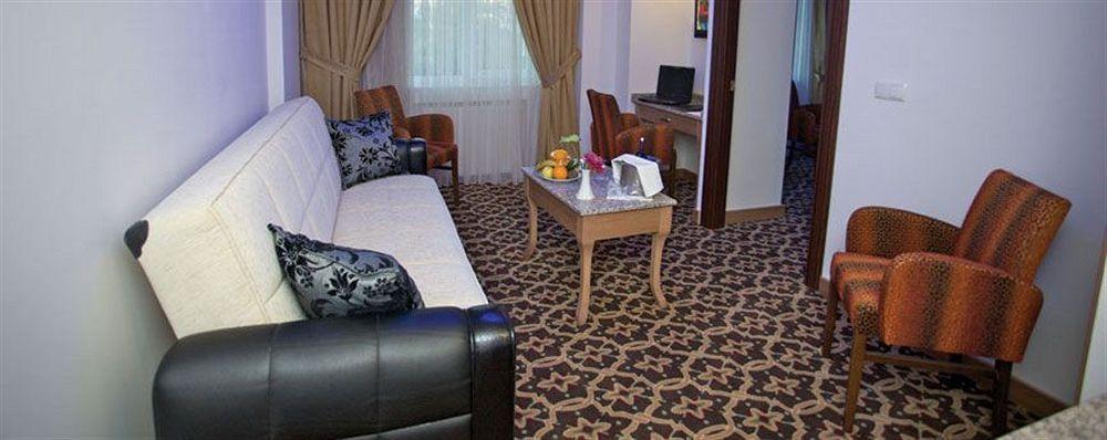 City Hotel