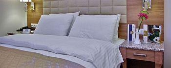 Hotel The 4*
