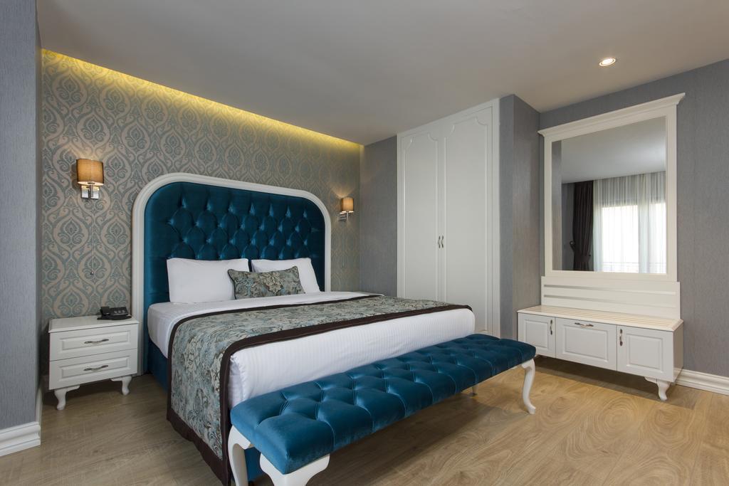 Hotel Dencity & 4*