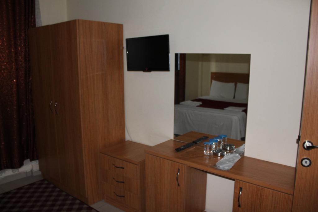 Oz Guven Istanbul