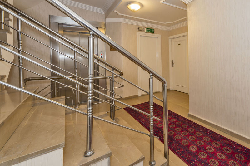 Istanbul Holiday Hotel 3*