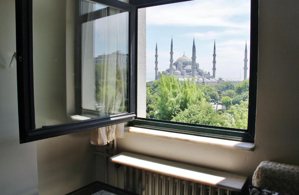 Hotel Esra Sultan Petrol 3*