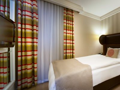 Titanic Comfort Sisli 3*