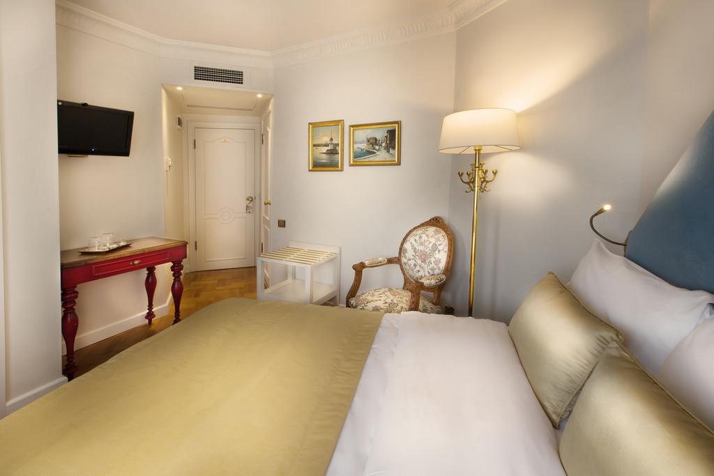 Valide Sultan Konagi Istanbul