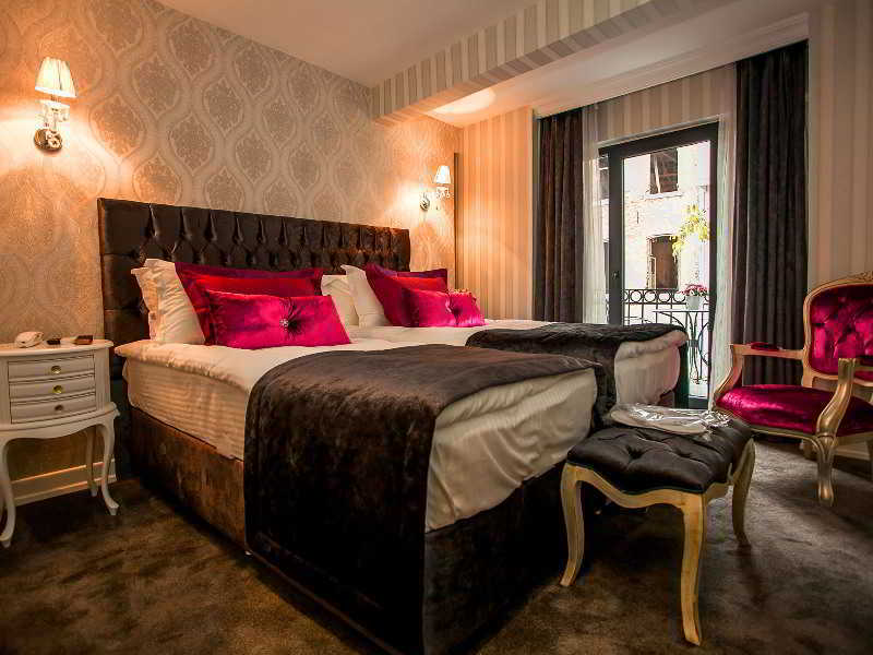 Lucis Pera Hotel 4*