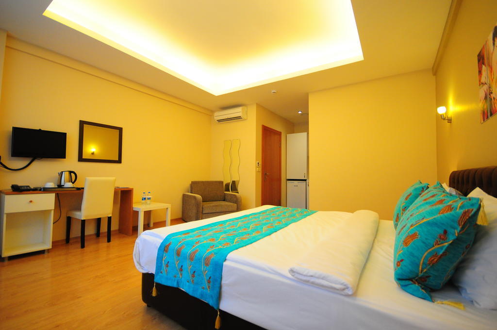 Retropera Hotel