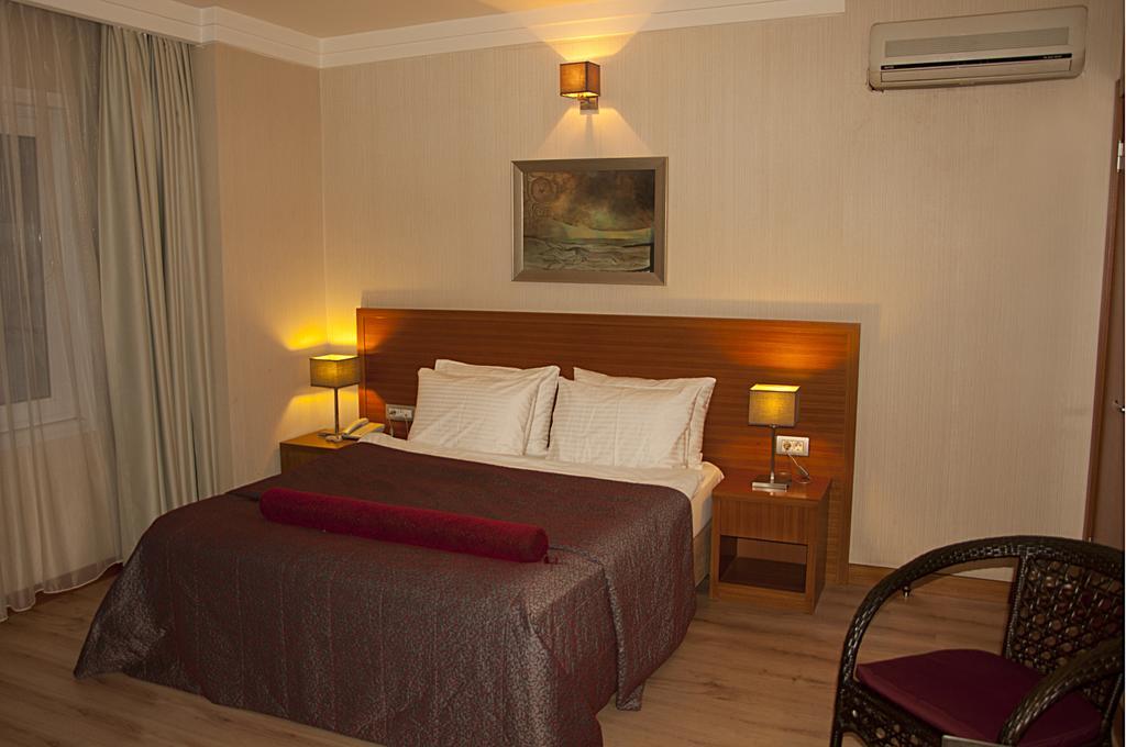Hotel Island 2*