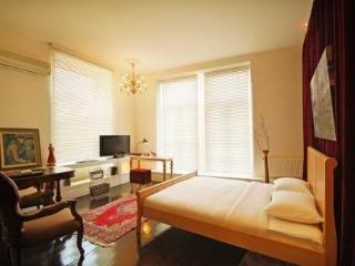 Iq Mis Aparthotel