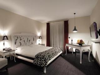 Aparthotel Iq Mis