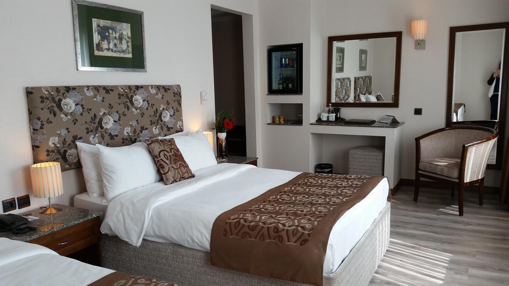 Adela Hotel