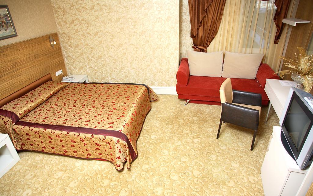Golden Hill 4*