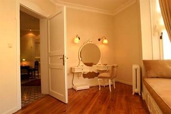 Sari Hotel 4*