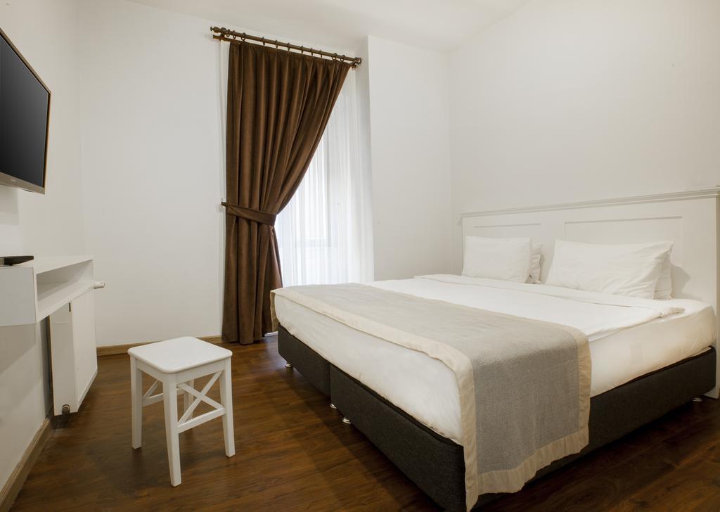 Juno Aparthotel