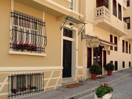 Sari Hotel 4*