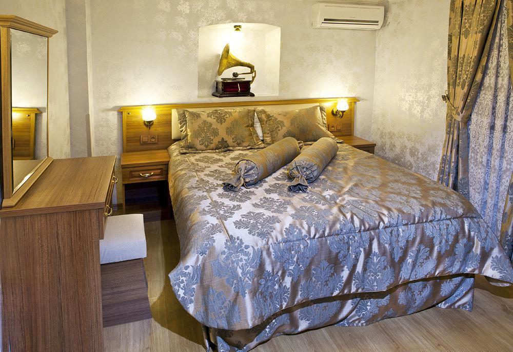 Ekim 3* Istanbul