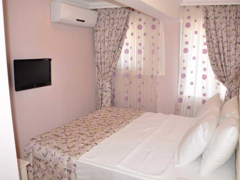 Huxley And Aparts Old Hotel 3*