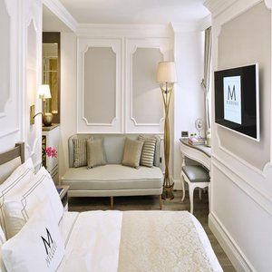 Mirrors Hotel