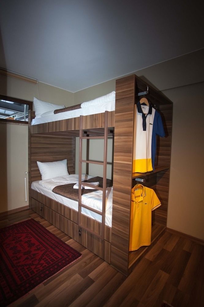 Juliet & Kitchen Hotel 2*