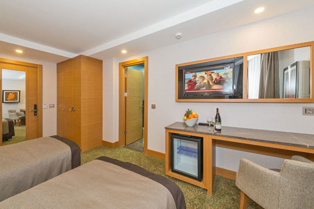 Hotel Bisetun 4*
