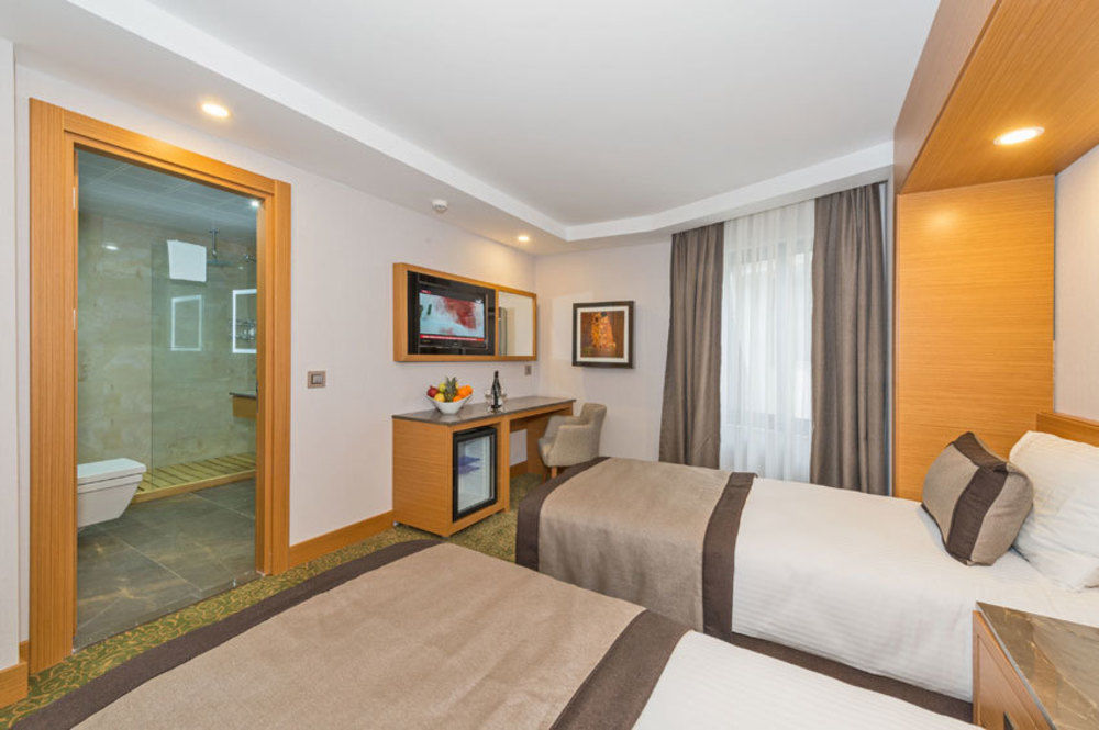 Bisetun Hotel 4*