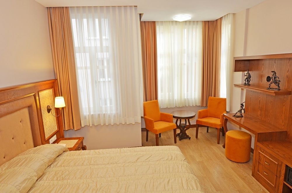 Ataker Hotel