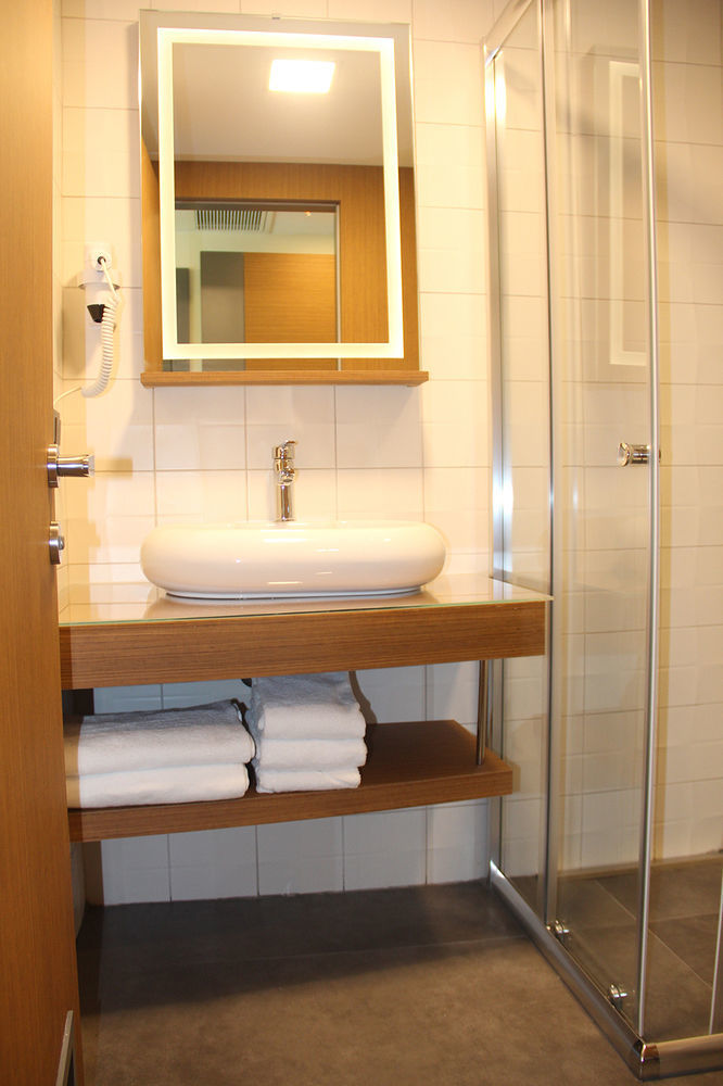 All Inn Hotel