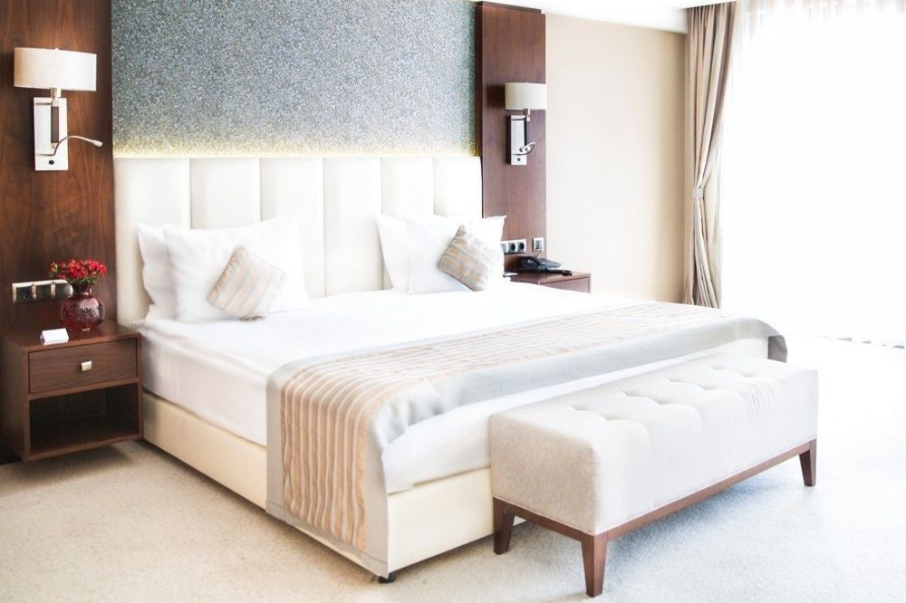 Grand Aras & Hotel