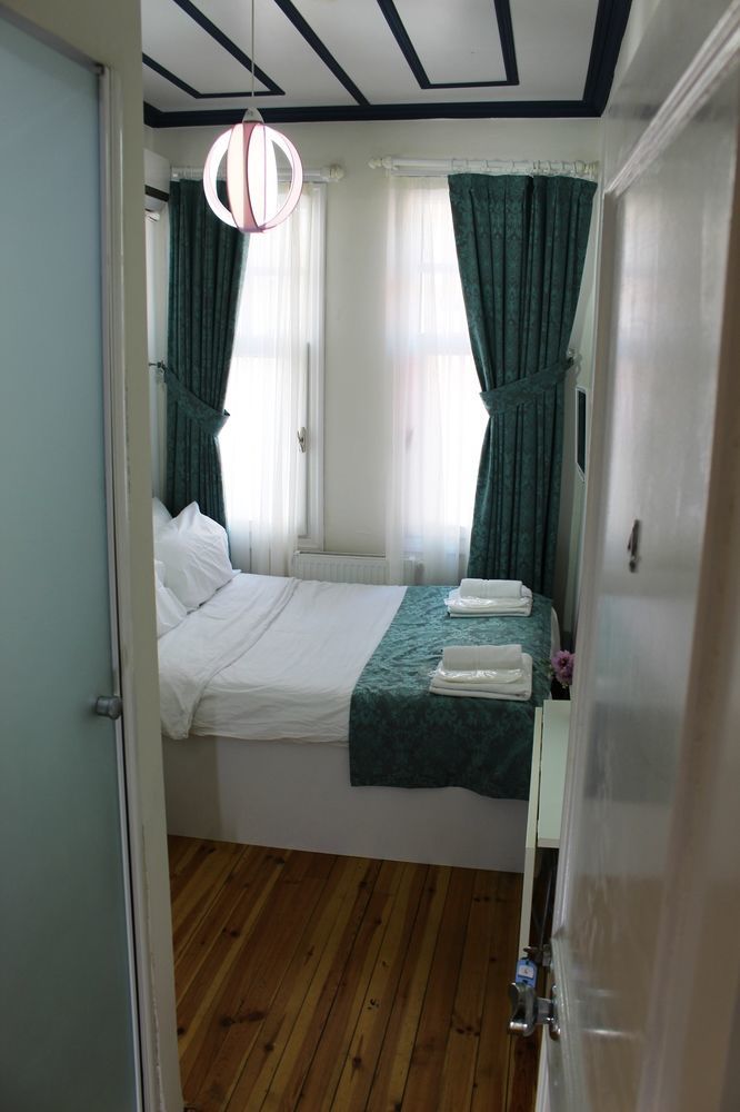 Hotel Lale Ortakoey 3*