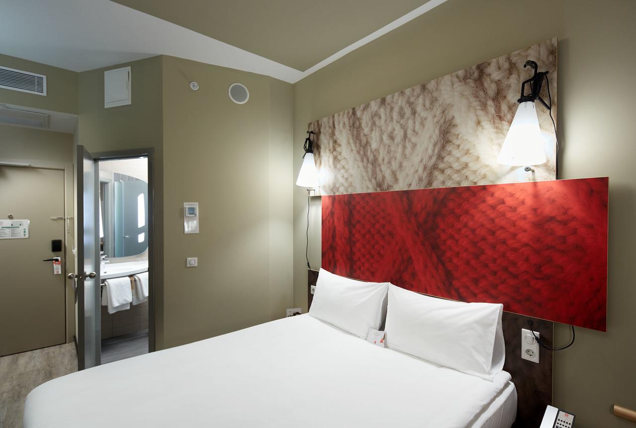 Hotel Ibis West 3*
