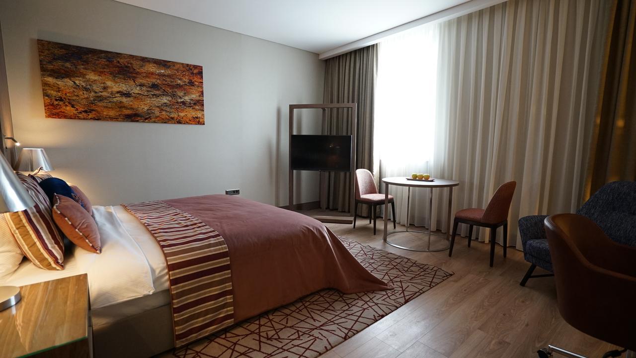 Hawthorn By Wyndham Airport Hotel