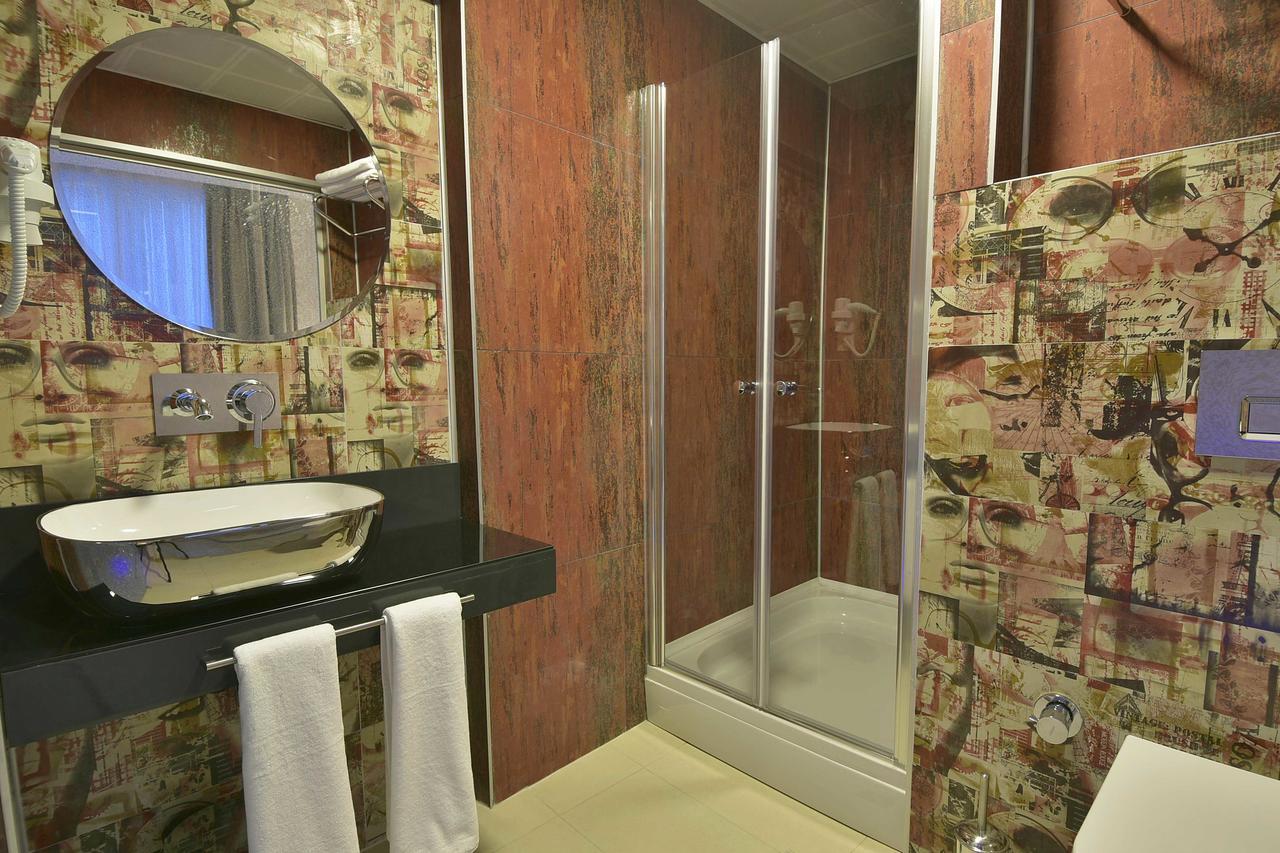 Adamel Hotel 3*