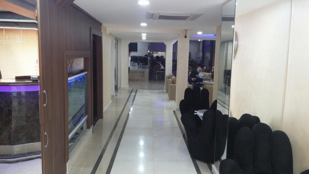 Lal Hotel