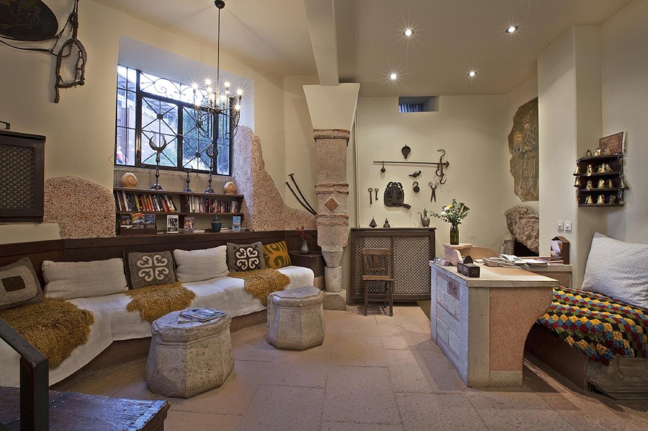 Hotel Empress Zoe 2*