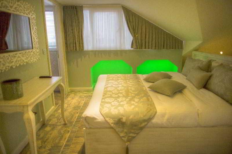 Elegance Hotel 4*