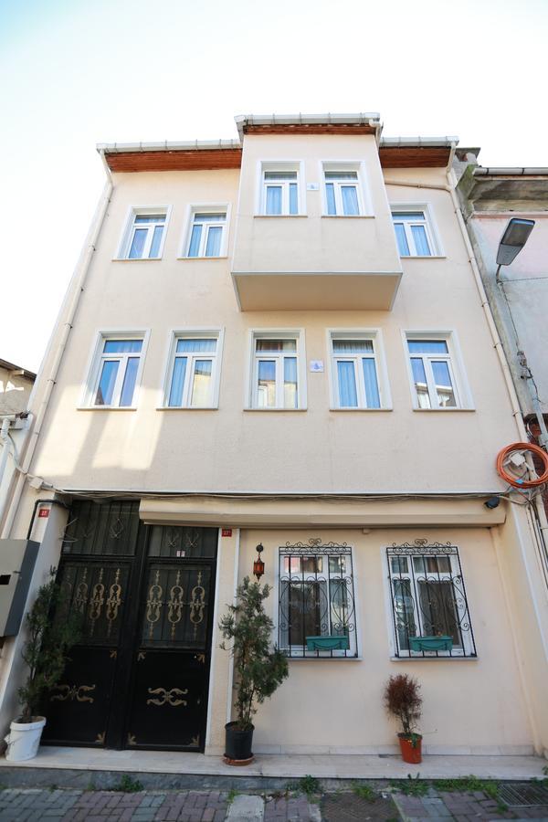 Emine Hatun Apart *