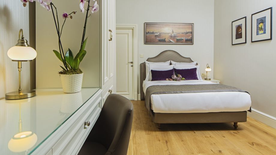 Meroddi Galata Mansion 3*