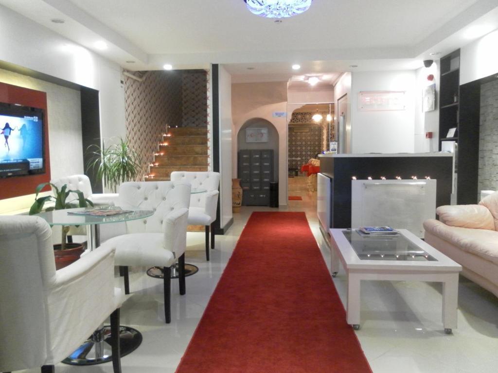 La White Hotel 2*
