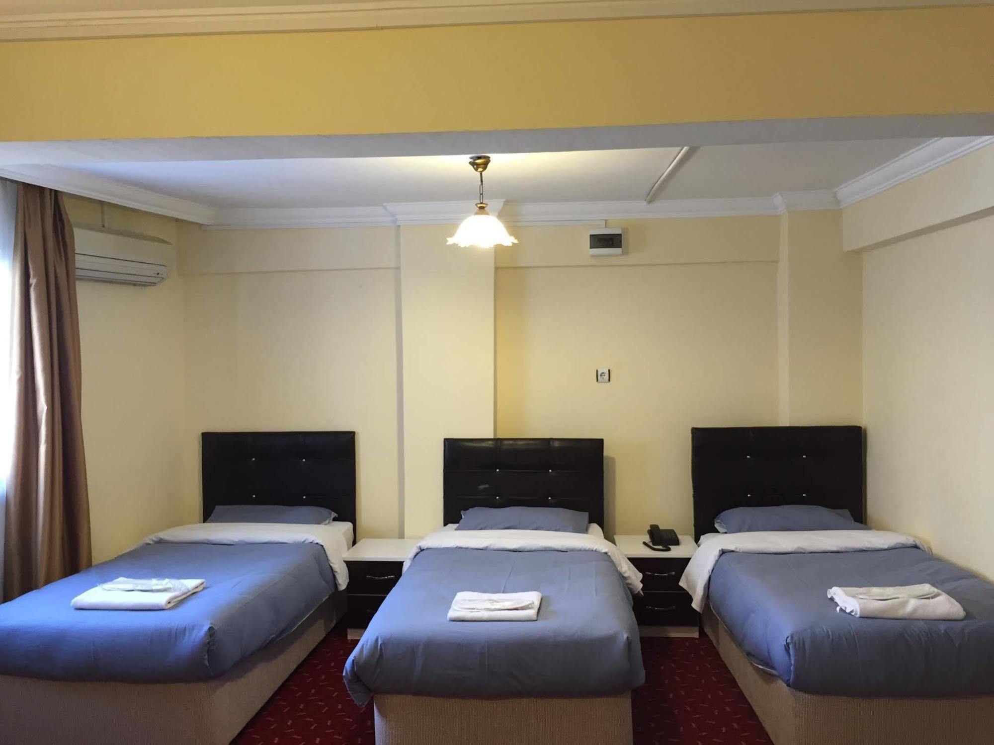 Otel Paris 2*