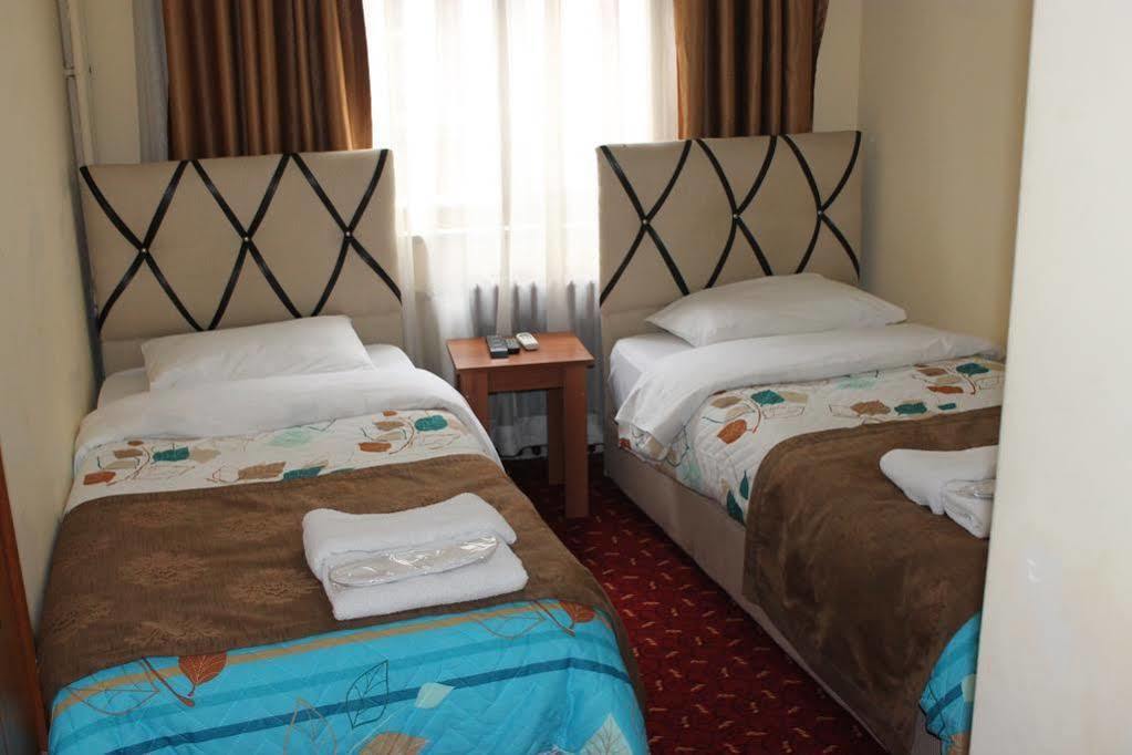 Otel Paris 2*