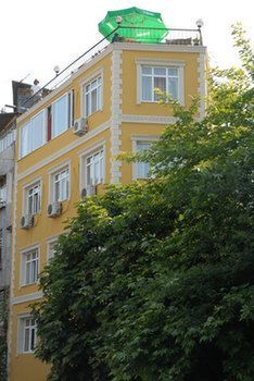 Metropolis & Casa de hóspedes 3*
